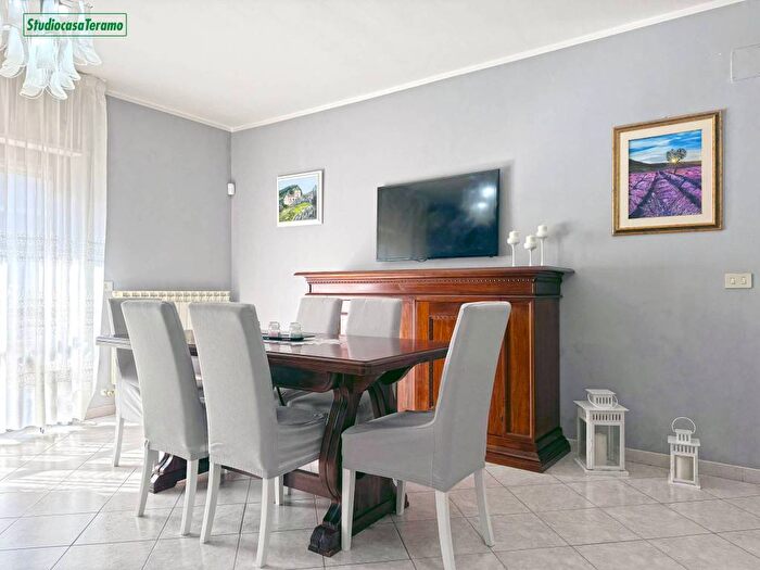Appartamento quadrilocale in vendita in Via Vincenzo Pilotti, Teramo