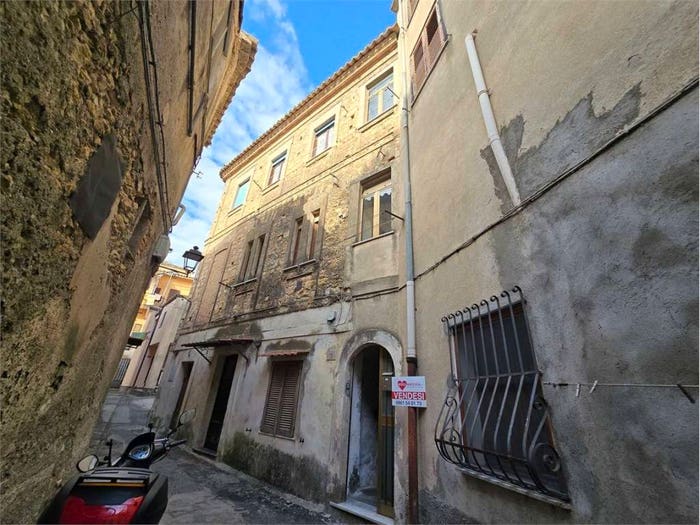 Appartamento quadrilocale in vendita in vico III gradoni porta marina, Centro Storico, Catanzaro