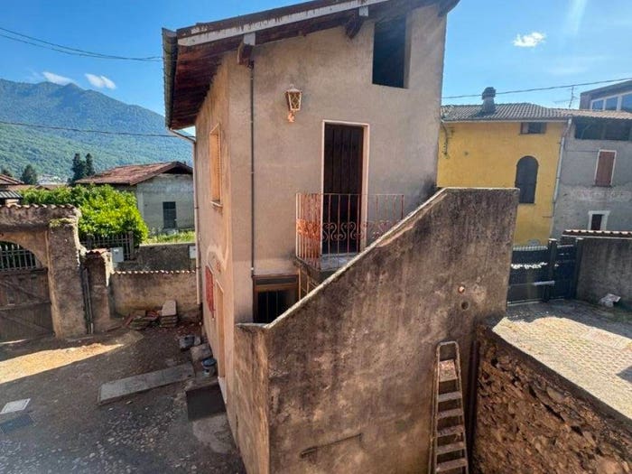 Casa bilocale in vendita in Via Milano, Centro, Cuveglio