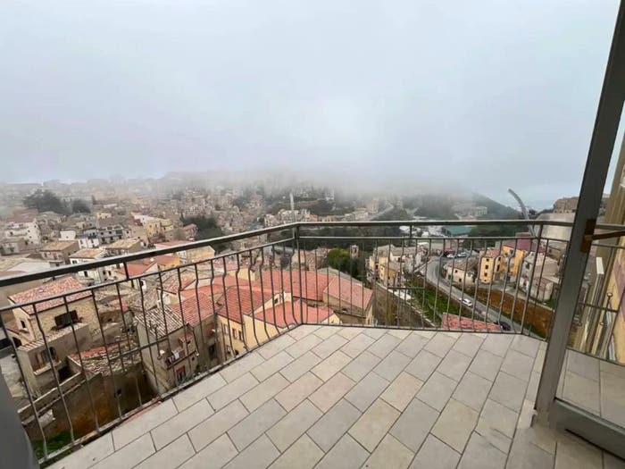 Appartamento con 6 locali in vendita in Via Castelvecchio, Centro, Enna