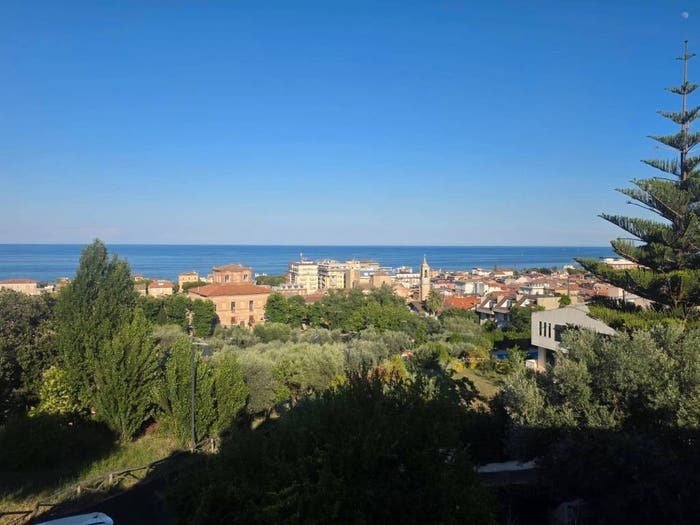 Casa con 6 locali in vendita in Via Capitano Nicola Fenili, Centro, Grottammare