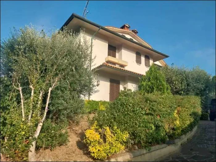 Casa con 6 locali in vendita in Via Monte Rosa, Centro, Poggibonsi