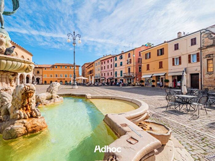 Appartamento trilocale in vendita in Piazza Settembre, Centro Storico, Fano