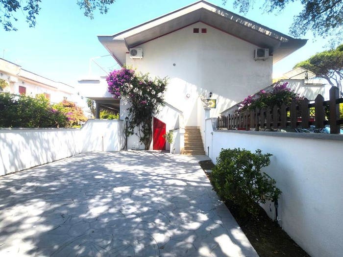Casa bilocale in vendita in Viale Roma, Villa Claudia, Anzio