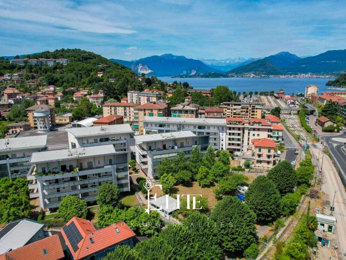 Appartamento bilocale in vendita in Via Martiri della Libertà, Laveno, LavenoMombello