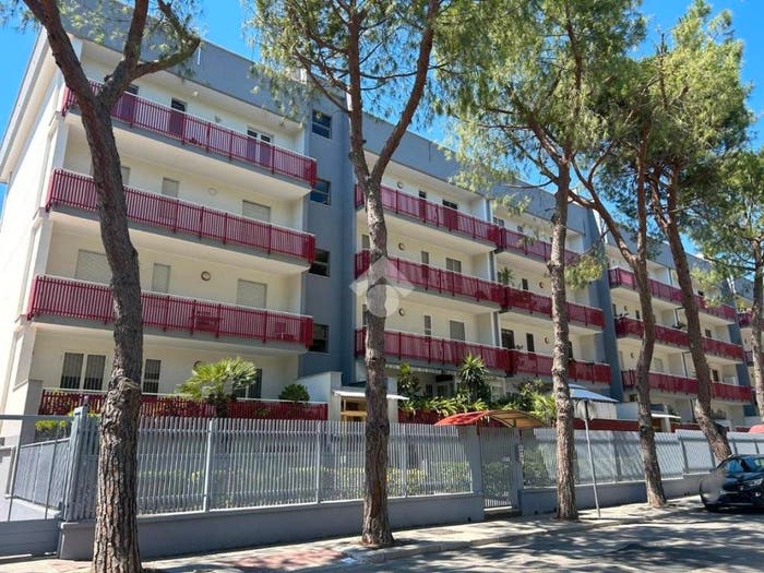 Appartamento trilocale in vendita in Viale delle belle arti, Zona Parco degli Ulivi, Barletta