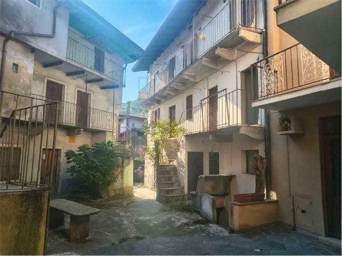 Appartamento con 5 locali in vendita in Cambiasca