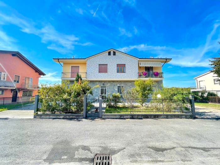 Casa con 6 locali in vendita in Via Giuseppe Garibaldi, San Cassiano, Alba