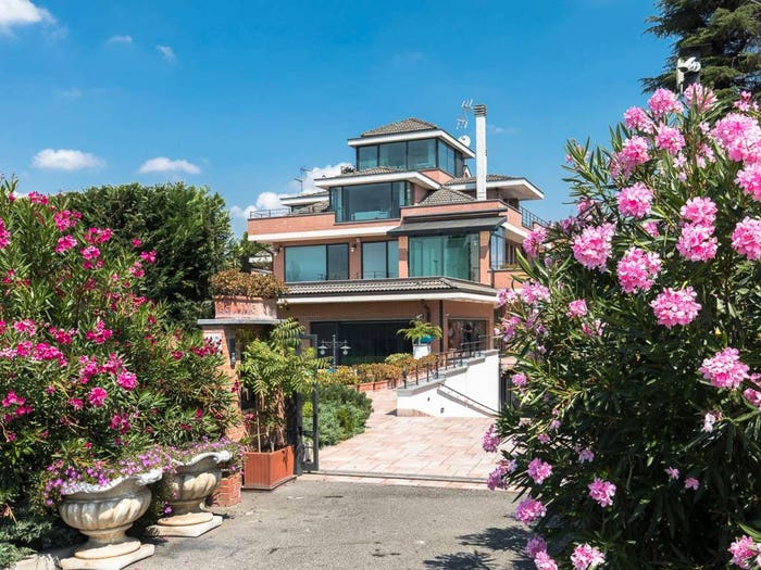 Casa con 6 locali in vendita in Via C Armellini, Pantigliate