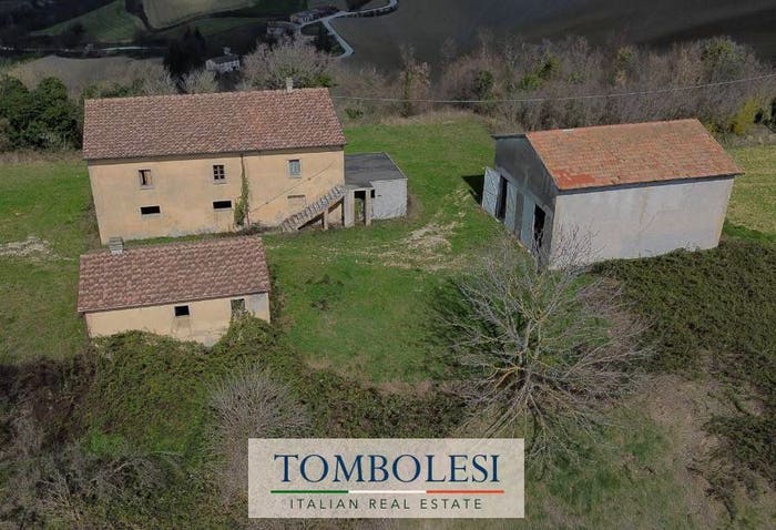 Casa con 6 locali in vendita in Frazione Fenigli, Pergola