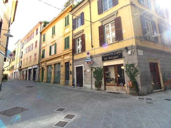 Appartamento con 5 locali in vendita in Centro, Massa