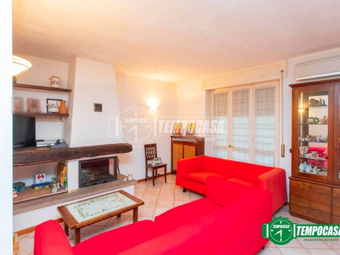 Casa con 6 locali in vendita in Piazza Martiri della Libertà, Centro, Oleggio