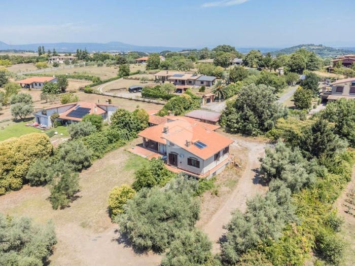 Casa con 6 locali in vendita in Via fbutteri, Monterosi
