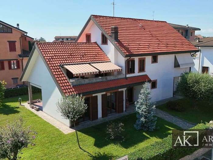 Casa con 6 locali in vendita in Via Nazioni Unite, Sant'Antonio, Novara