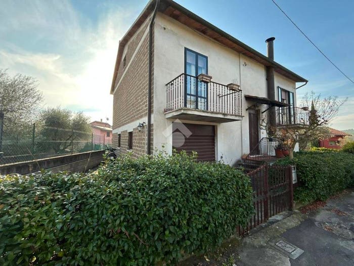 Casa con 6 locali in vendita in Via Dell'Annunziata, Centro, Baschi