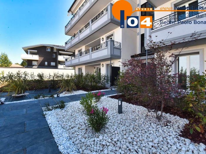 Appartamento quadrilocale in vendita in Corso Roma, Cesano Maderno