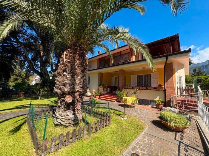 Casa con 6 locali in vendita in via delle cerase marine, Villaggio Giornalisti Poggio, Anzio
