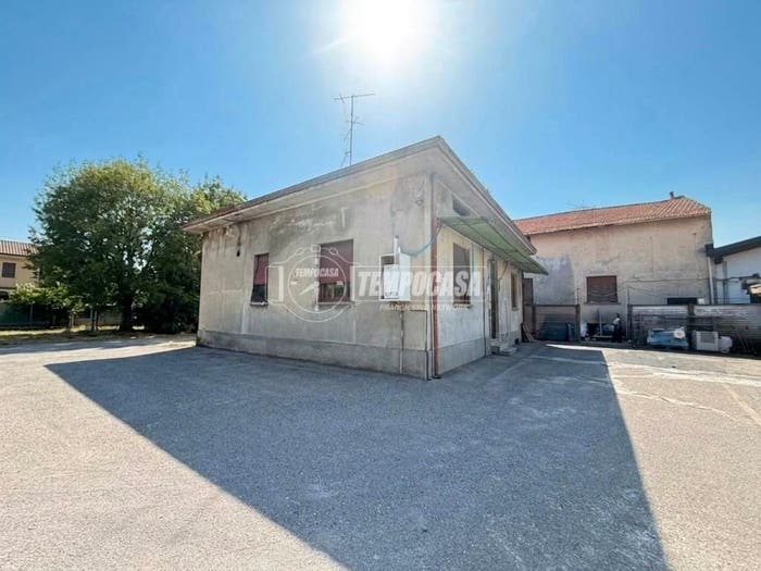 Casa trilocale in vendita in Via Libertà, Lazzate