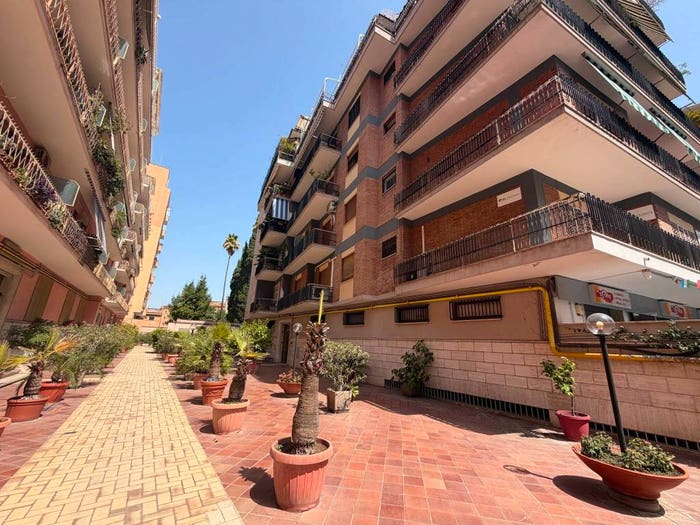 Appartamento quadrilocale in vendita in Via Casalmonferrato, Re di Roma, Roma