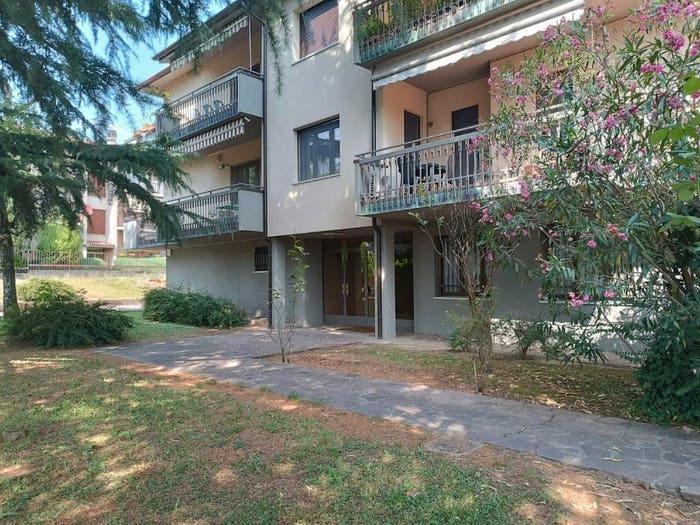Appartamento quadrilocale in vendita in Via Lungobrembo, Curno