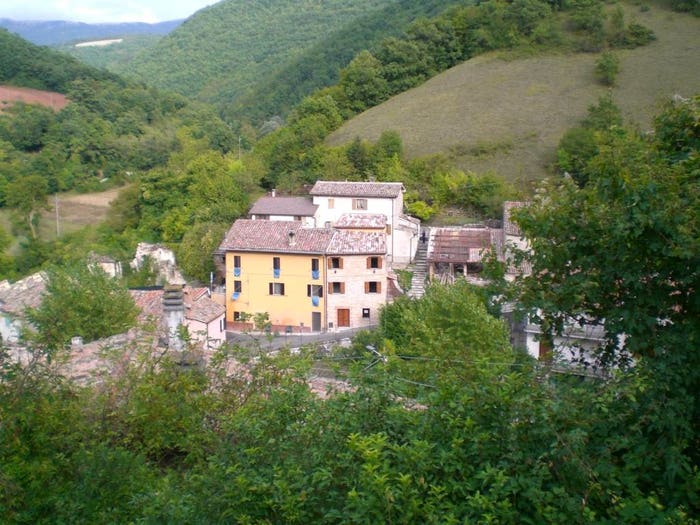 Casa quadrilocale in vendita in Via Frazione Poggio, Fiuminata