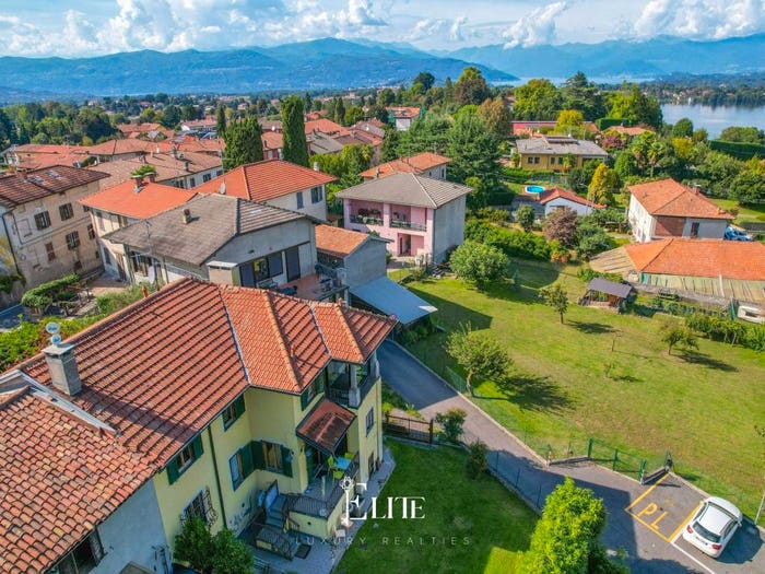 Casa con 6 locali in vendita in Via Maggiore, Cadrezzate con Osmate