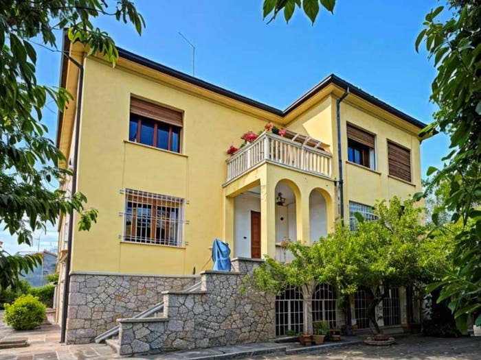 Casa con 6 locali in vendita in via Monte Grappa, Centro, Cornuda