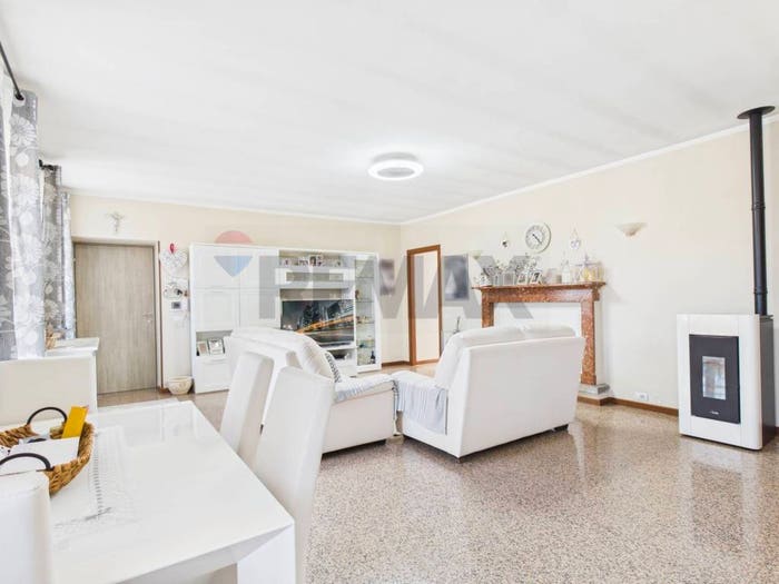 Casa con 6 locali in vendita in FRAZIONE BOTTAROLO, Barbianello