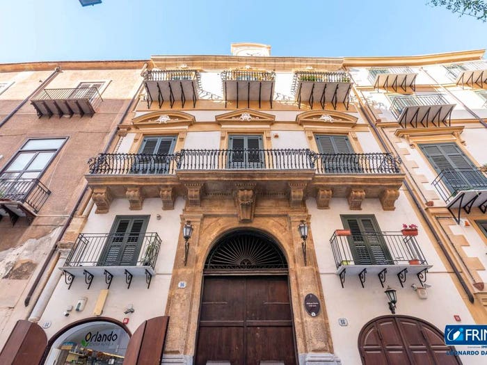Appartamento con 6 locali in vendita in Via Alessandro Paternostro, Kalsa, Palermo