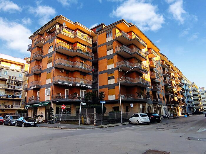 Appartamento con 6 locali in vendita in Via Alessandro De Franciscis, Caserta