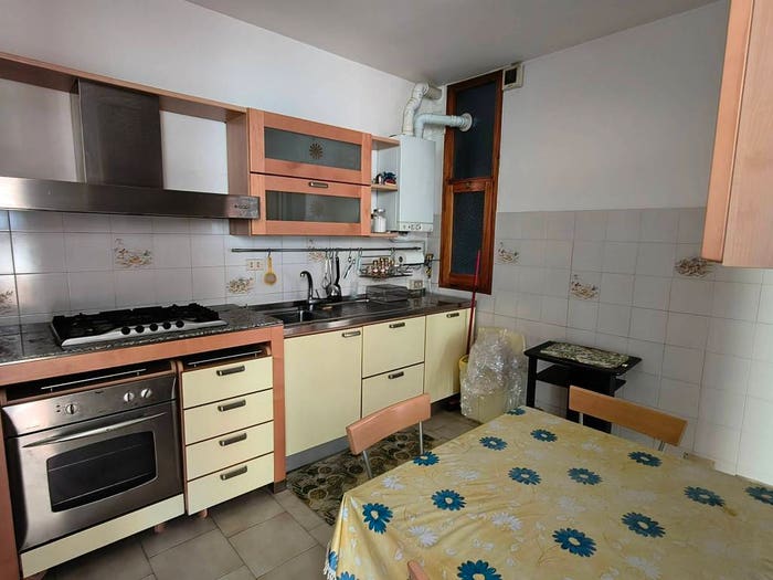 Appartamento con 5 locali in vendita in Via Engles Profili, Centro, Fabriano