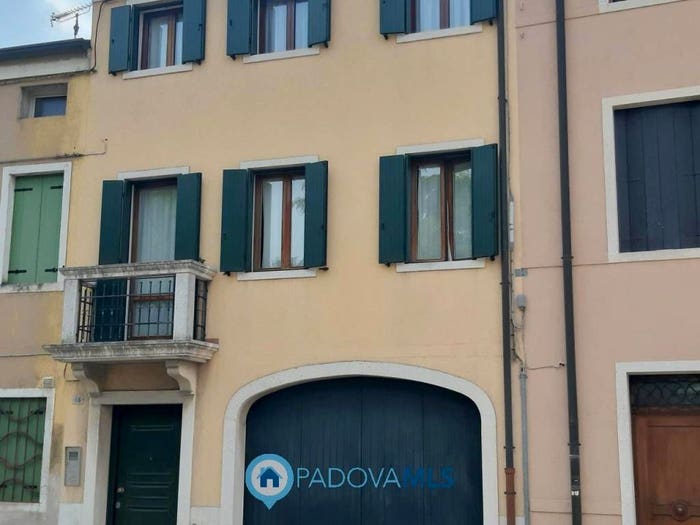Casa trilocale in vendita in Via Giuseppe Garibaldi, Centro, Monselice