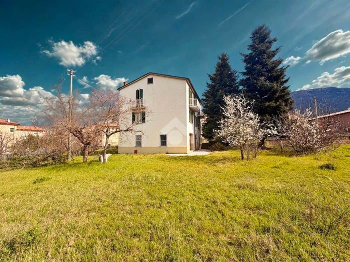 Casa con 6 locali in vendita in VIA FLAMINIA, Centro, Gualdo Tadino