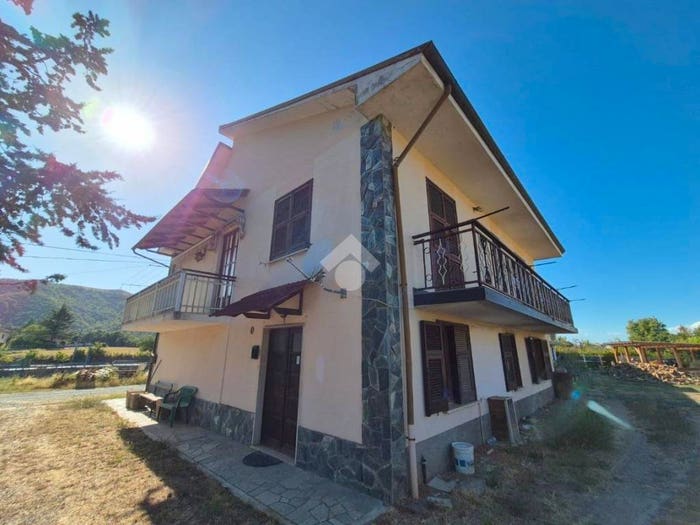 Casa con 6 locali in vendita in Via Ponzone, Cartosio