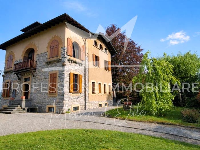 Casa con 6 locali in vendita in Via Alessandro Volta, Lanzo D'Intelvi, Alta Valle Intelvi