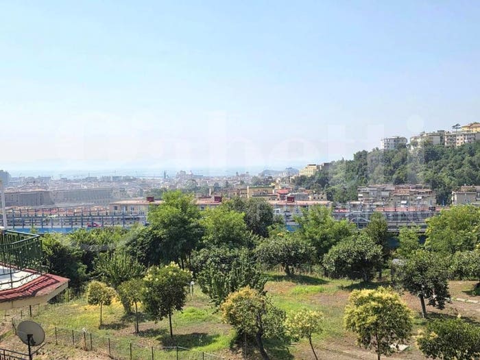 Appartamento con 5 locali in vendita in Prolungamento Carlo De Marco, San Carlo All'Arena, Napoli