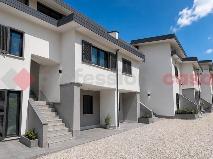 Appartamento con 5 locali in vendita in Via casenuove Snc, Acuto