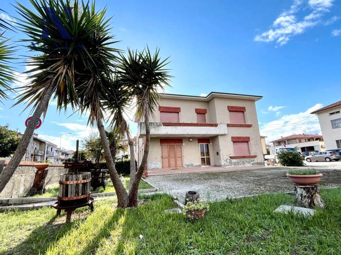 Casa quadrilocale in vendita in Strada Nazionale Adriatica Sud, Torrette Ponte Sasso, Fano
