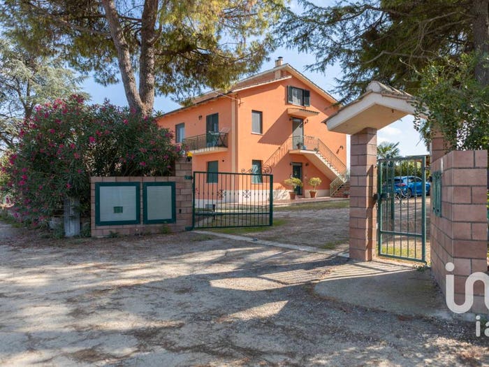 Appartamento quadrilocale in vendita in Via molino basso, Padiglione, Osimo