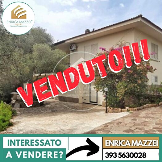 Casa con 12 locali in vendita in Viale Cugnana, Olbia