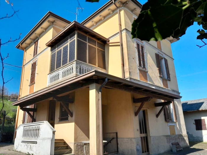 Casa con 5 locali in vendita in Broni