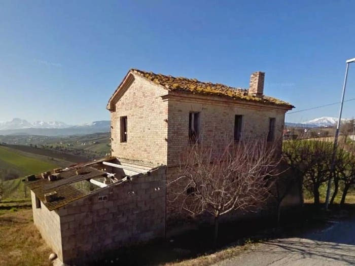 Casa con 6 locali in vendita in Contrada Commenda, Controguerra