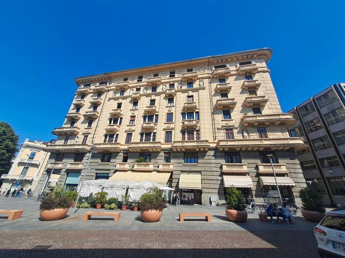 Appartamento con 5 locali in vendita in Largo Camillo Benso di Cavour, Centro Storico, Novara