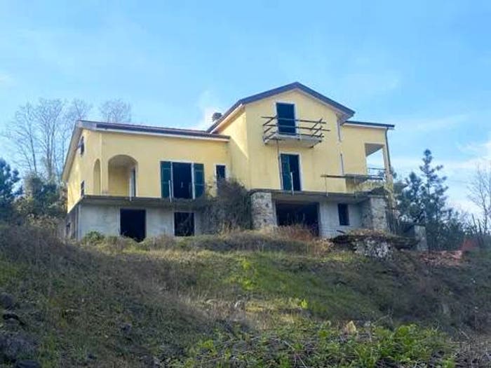 Casa in vendita in Via Guglielmo Marconi, Follo