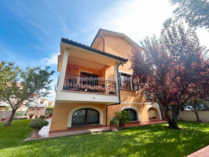 Casa con 5 locali in vendita in Via Montanara, Cecina Centro, Cecina