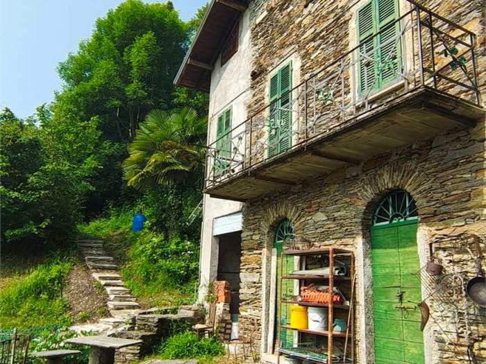Casa trilocale in vendita in Via Vittorio Emanuele, Caprezzo