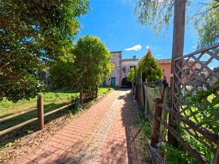 Casa con 6 locali in vendita in San Remigio, Beverino