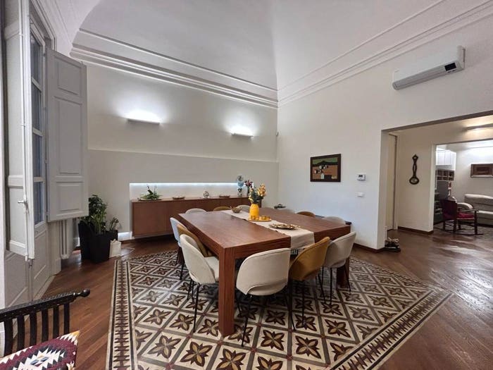 Appartamento con 6 locali in vendita in Via Ughetti, Villa Bellini Santa Maria di Gesù, Catania