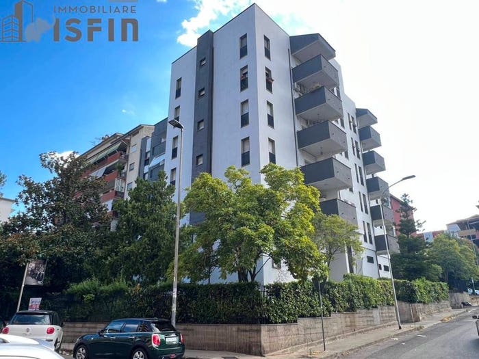 Appartamento con 5 locali in vendita in Via Cesare Gabriele, Panebianco Tribunale, Cosenza