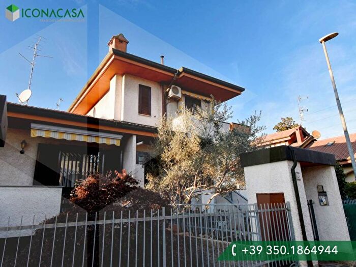 Casa quadrilocale in vendita in Via Rosolino Pilo, San Lorenzo, Parabiago